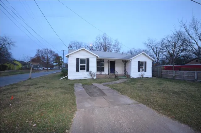 $1,149 | 1103 South Willow Street, Sherman, TX 75090