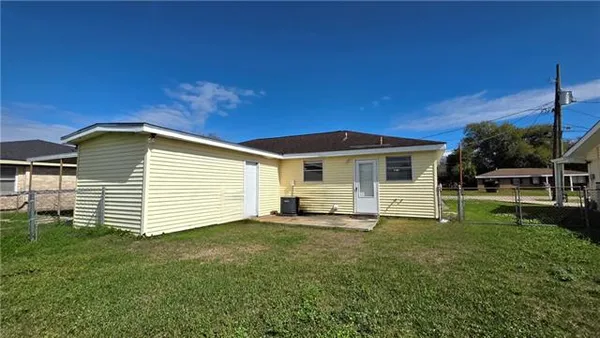 $1,250 | 108 Nu Street, Unit A, Belle Chasse, LA 70037