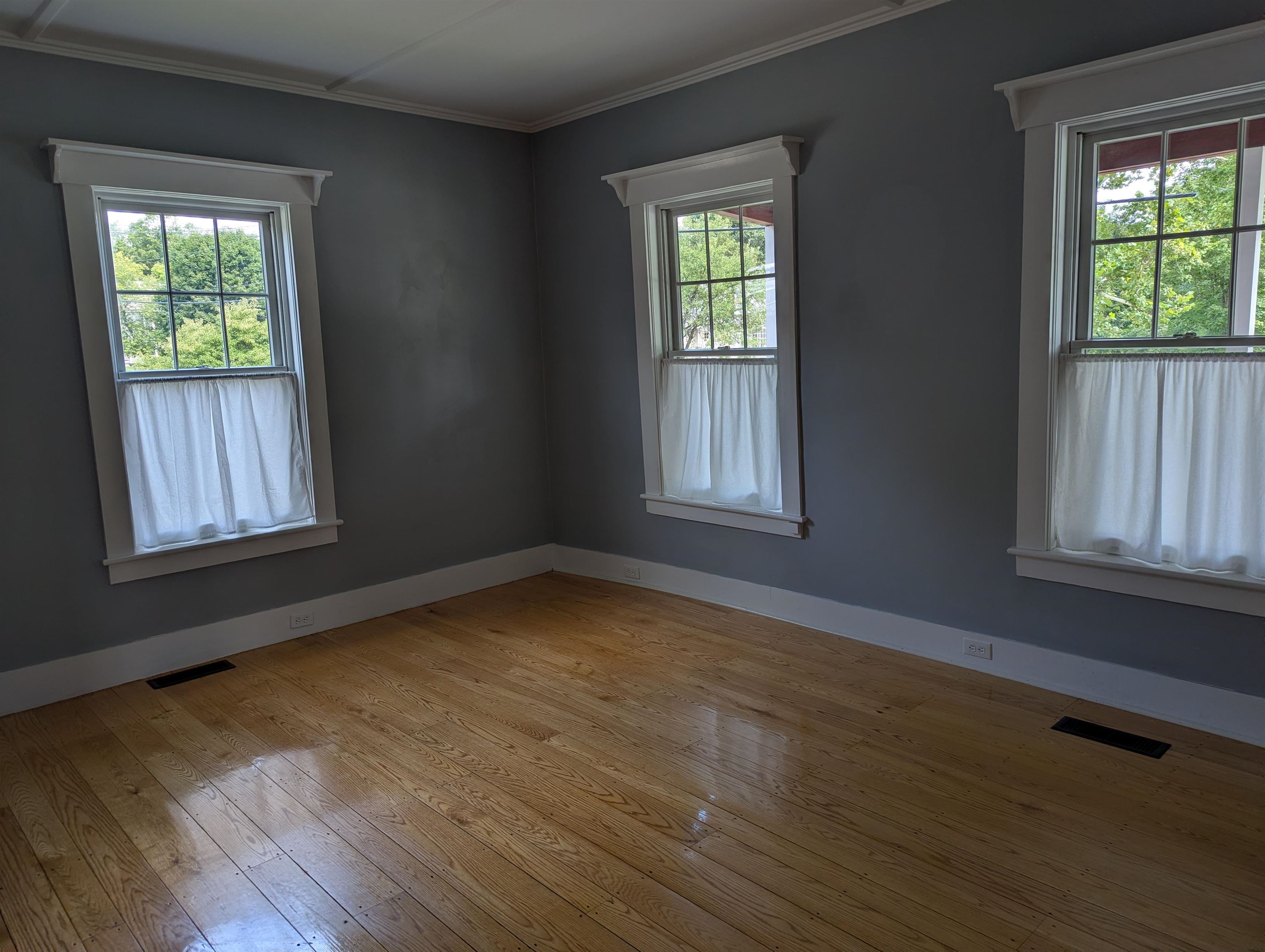 447 Elm Street Chester, VT 05143 - Photo 17 of 25 Gallery Image 17