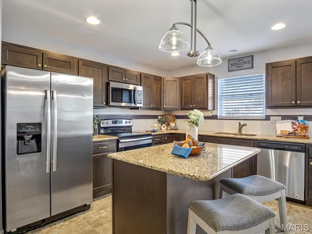 $398,975 | 1235 Castle Green Drive, Waterloo, IL 62298