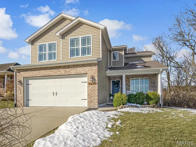 $398,975 | 1235 Castle Green Drive, Waterloo, IL 62298