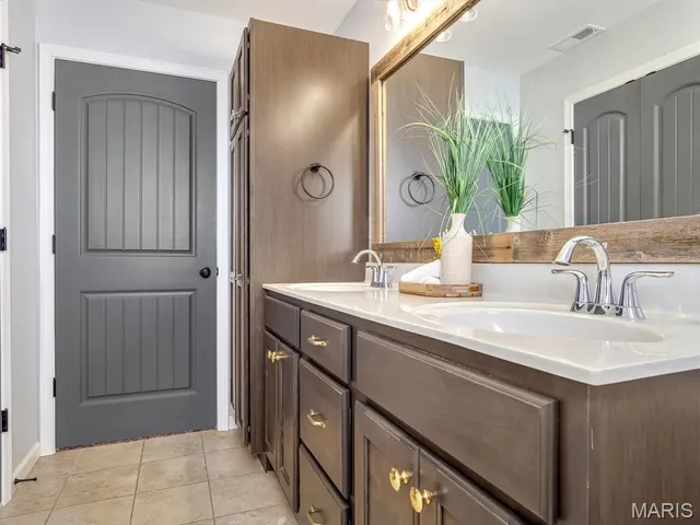 $398,975 | 1235 Castle Green Drive, Waterloo, IL 62298