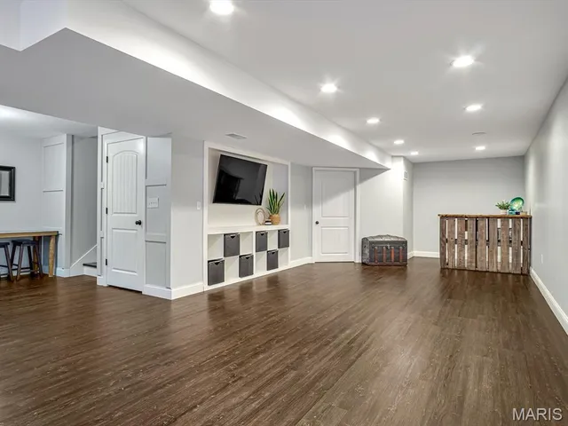 $398,975 | 1235 Castle Green Drive, Waterloo, IL 62298