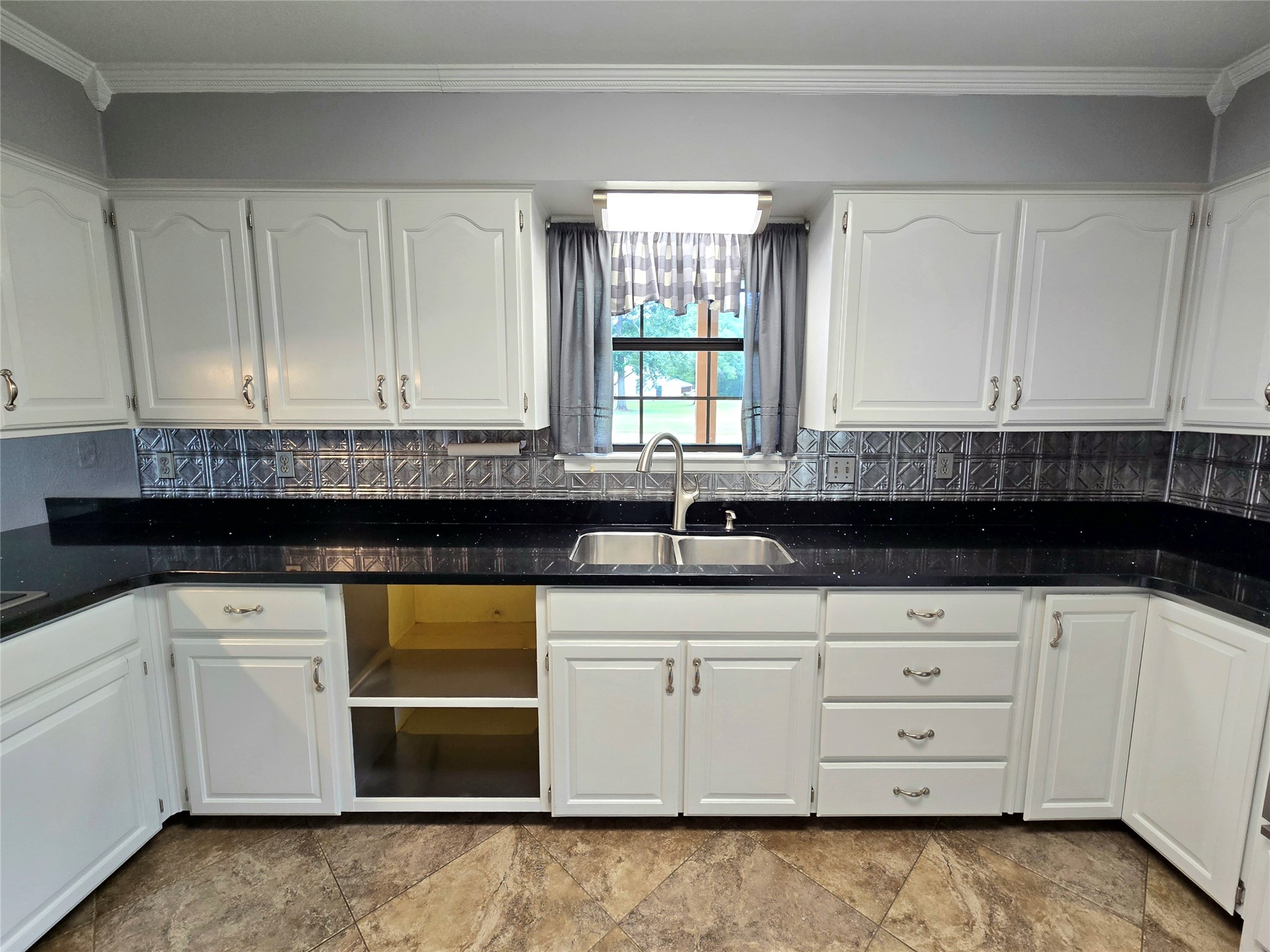 13580 Fm 2025 Road Cleveland, TX 77328 - Photo 10 of 50 Kitchen