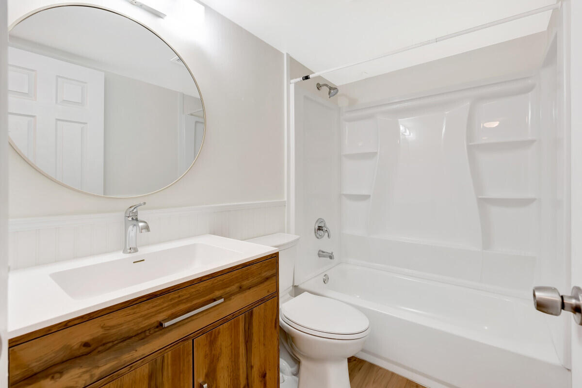 150 Pineview Road, Unit L3 Jupiter, FL 33469 - Photo 11 of 12 a bathroom with a sink a toilet and a bathtub