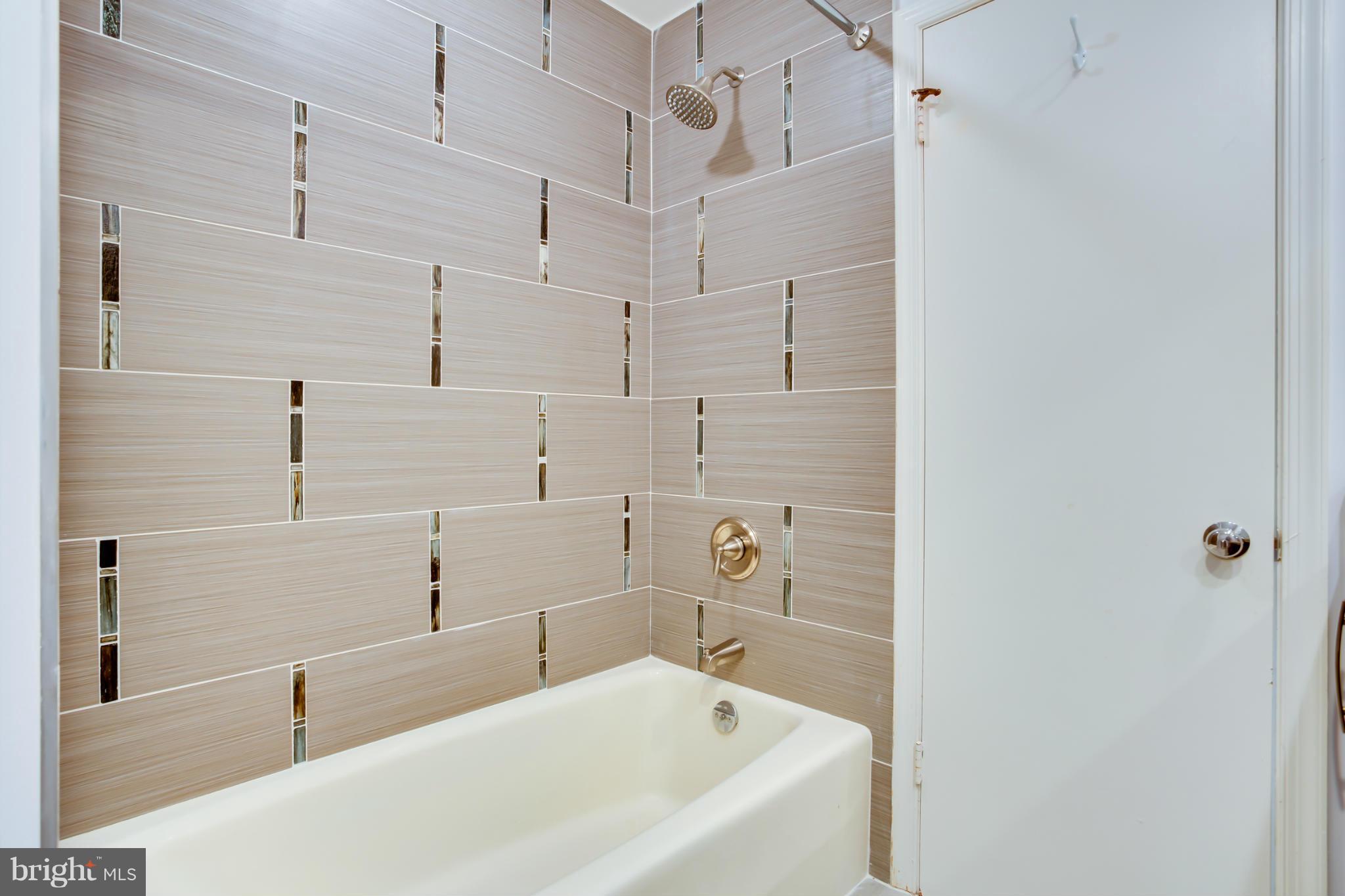 1223 Potomac School Road McLean, VA 22101 - Photo 25 of 43 Bath
