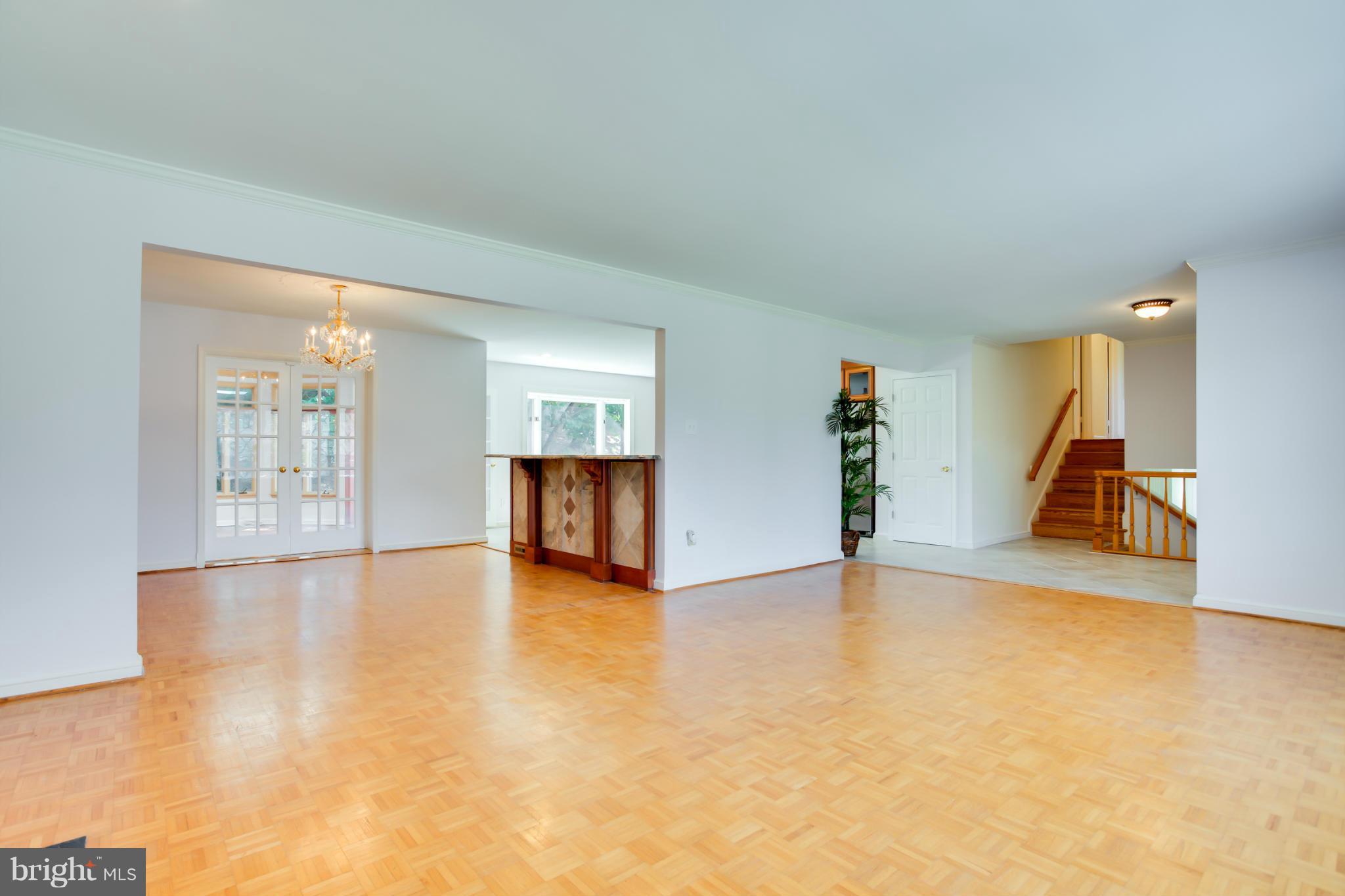 1223 Potomac School Road McLean, VA 22101 - Photo 7 of 43 Living Room