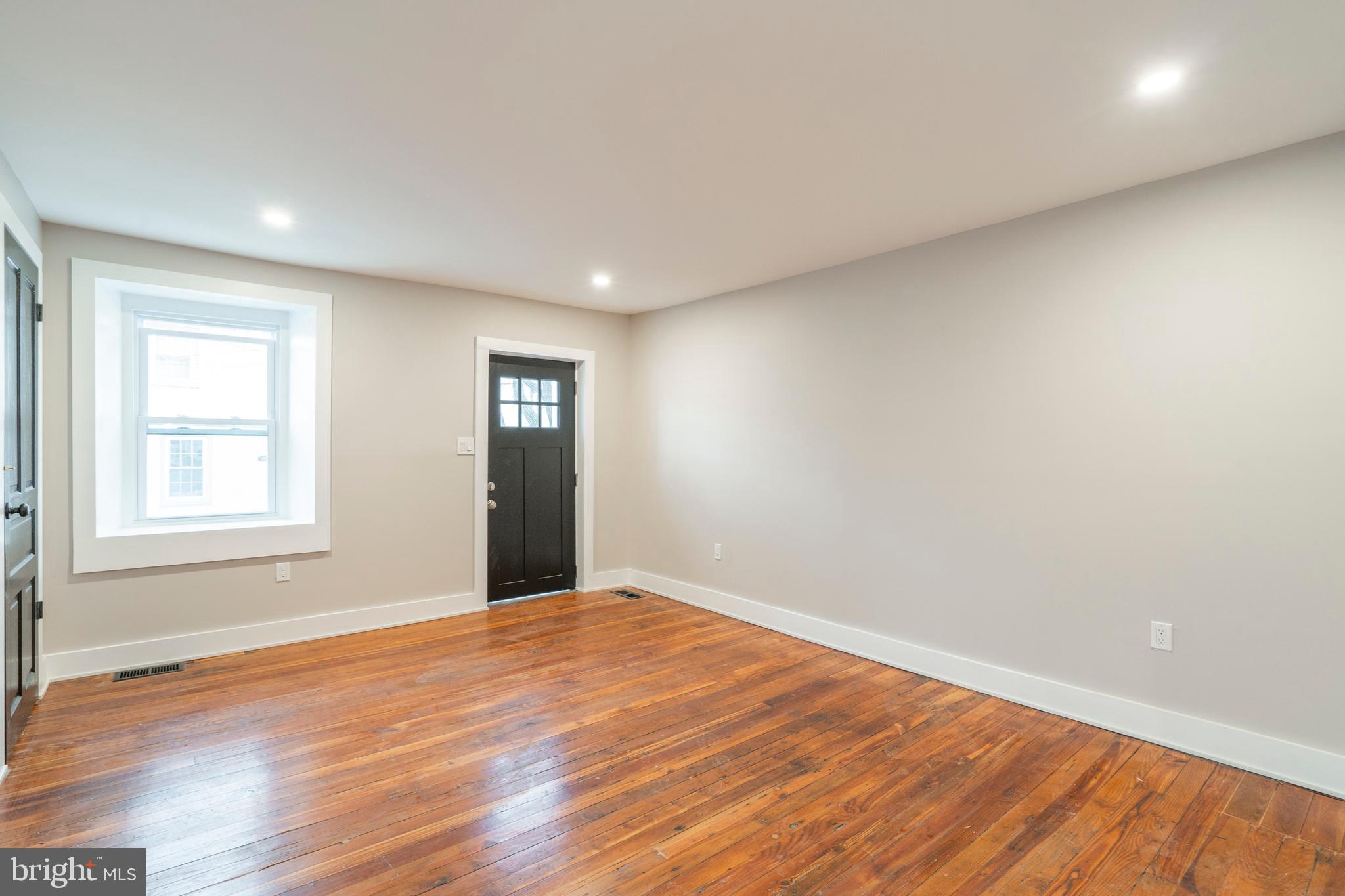 4507 Ritchie Street Philadelphia, PA 19127 - Photo 4 of 26 Living Room