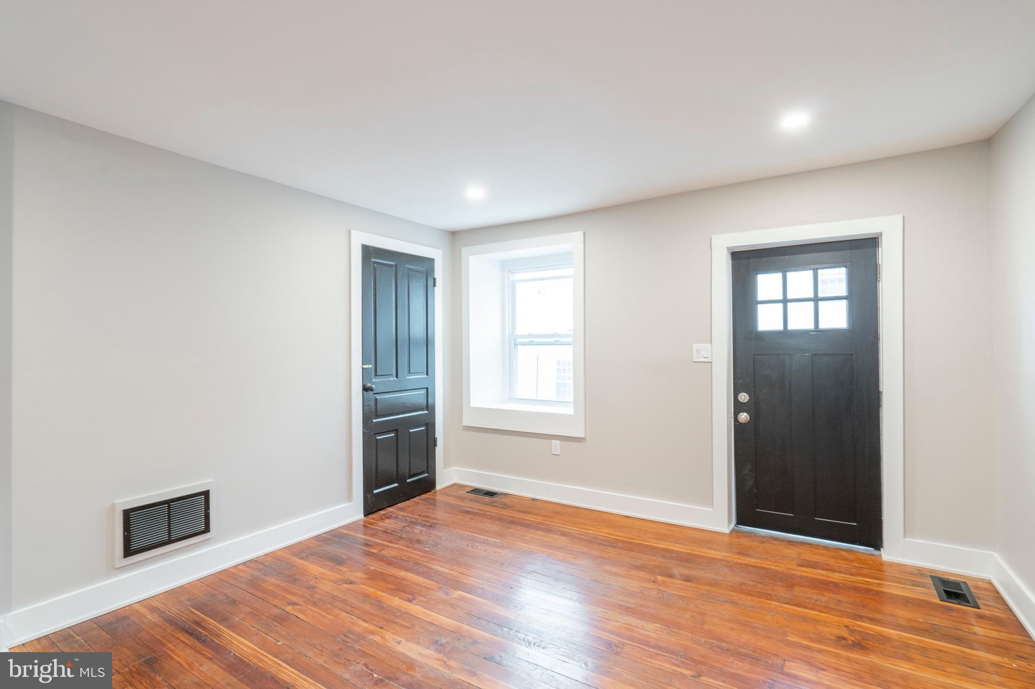 4507 Ritchie Street Philadelphia, PA 19127 - Photo 5 of 26 Living Room