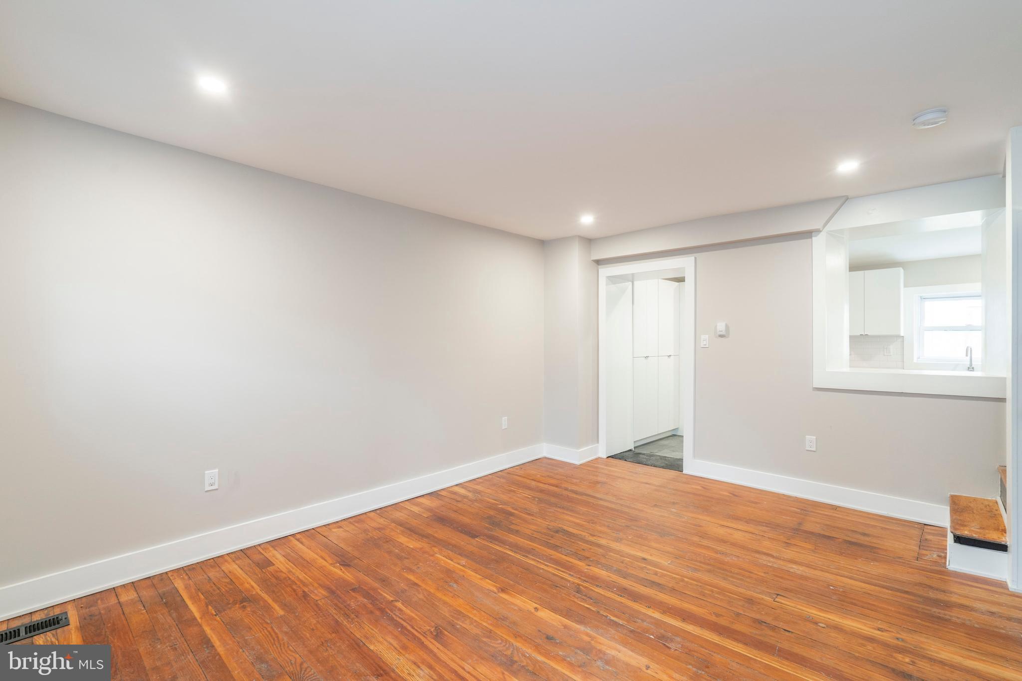 4507 Ritchie Street Philadelphia, PA 19127 - Photo 7 of 26 Living Room