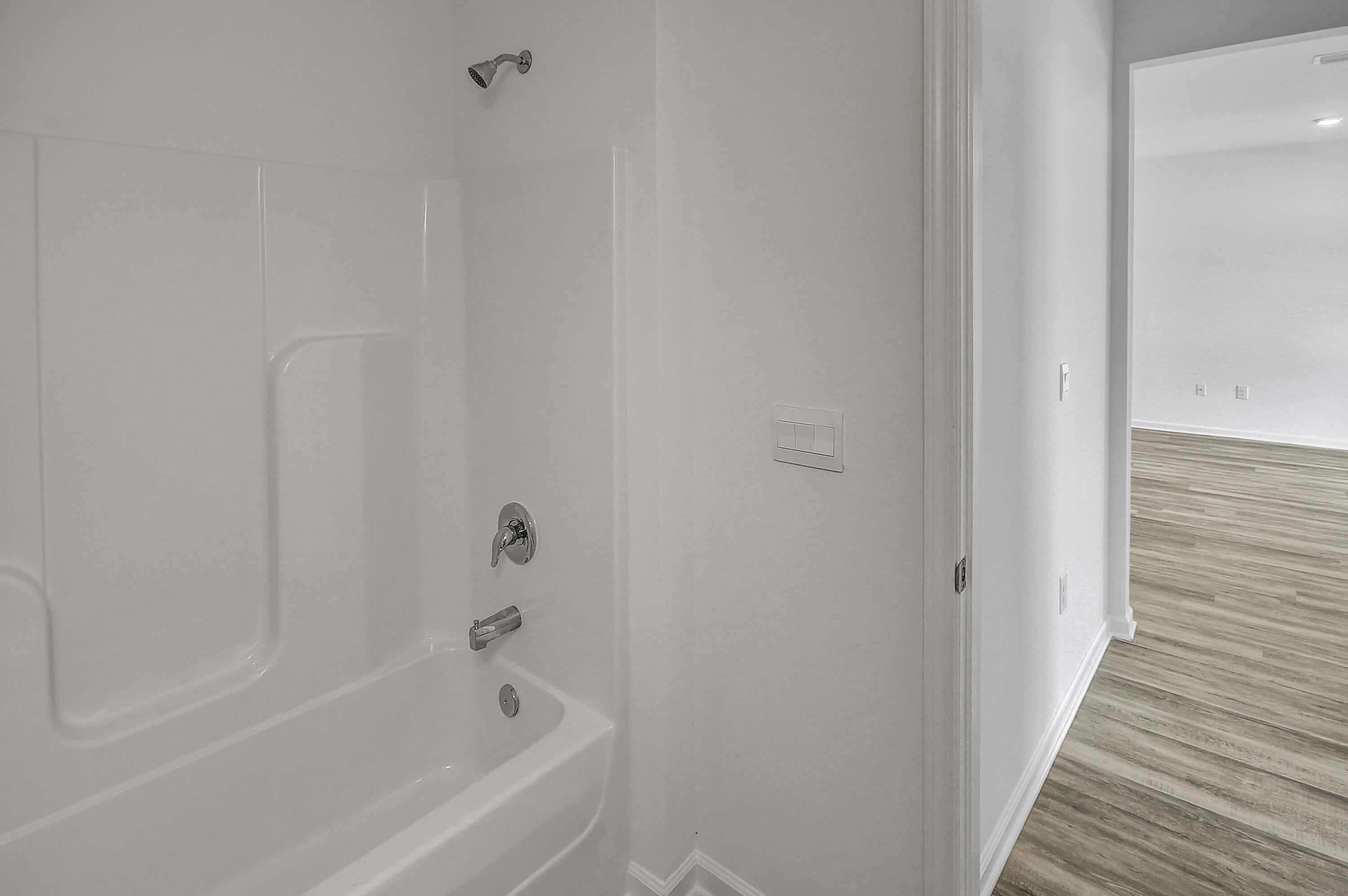 247 Staggerbush Street Freeport, FL 32439 - Photo 18 of 36 a bathroom with a bathtub