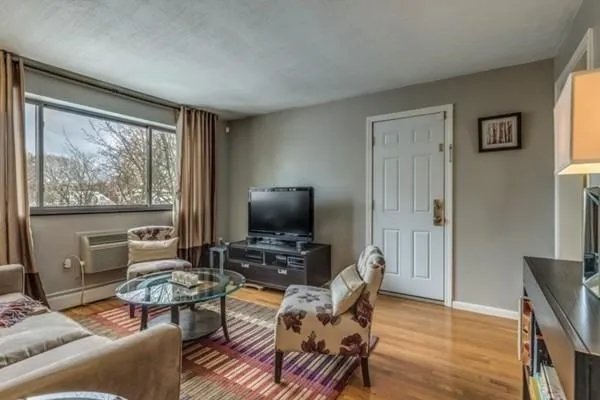 $3,050 | 5 Centre Street, Unit 42, Cambridge, MA 02138