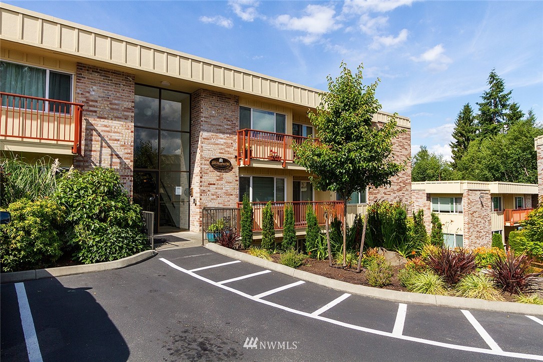 335 Heather Road, Unit 206 Everett, WA 98203 - Photo 1 of 13