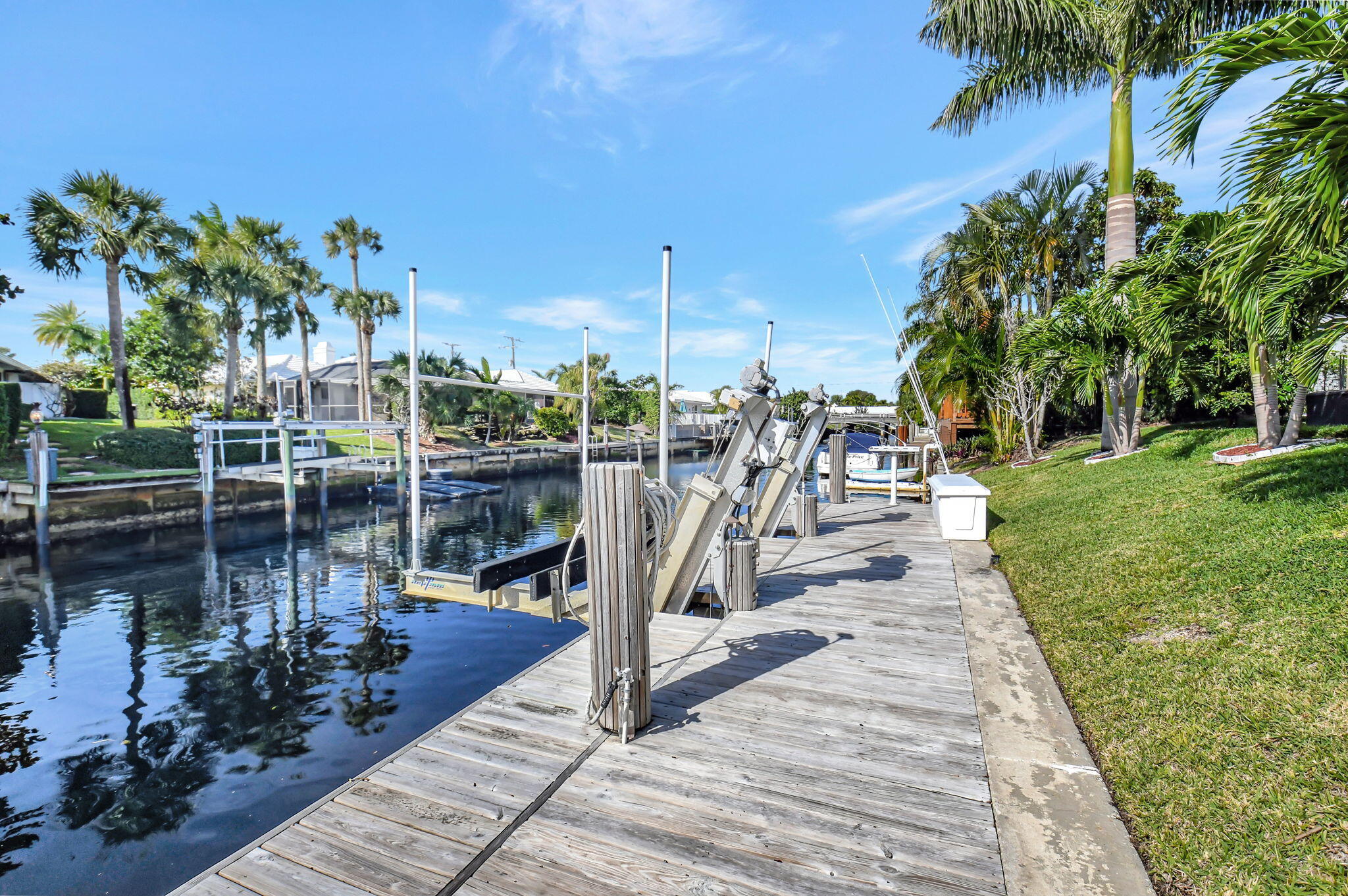 850 Holly Lane Boca Raton, FL 33486 - Photo 21 of 28 Dock-Lift