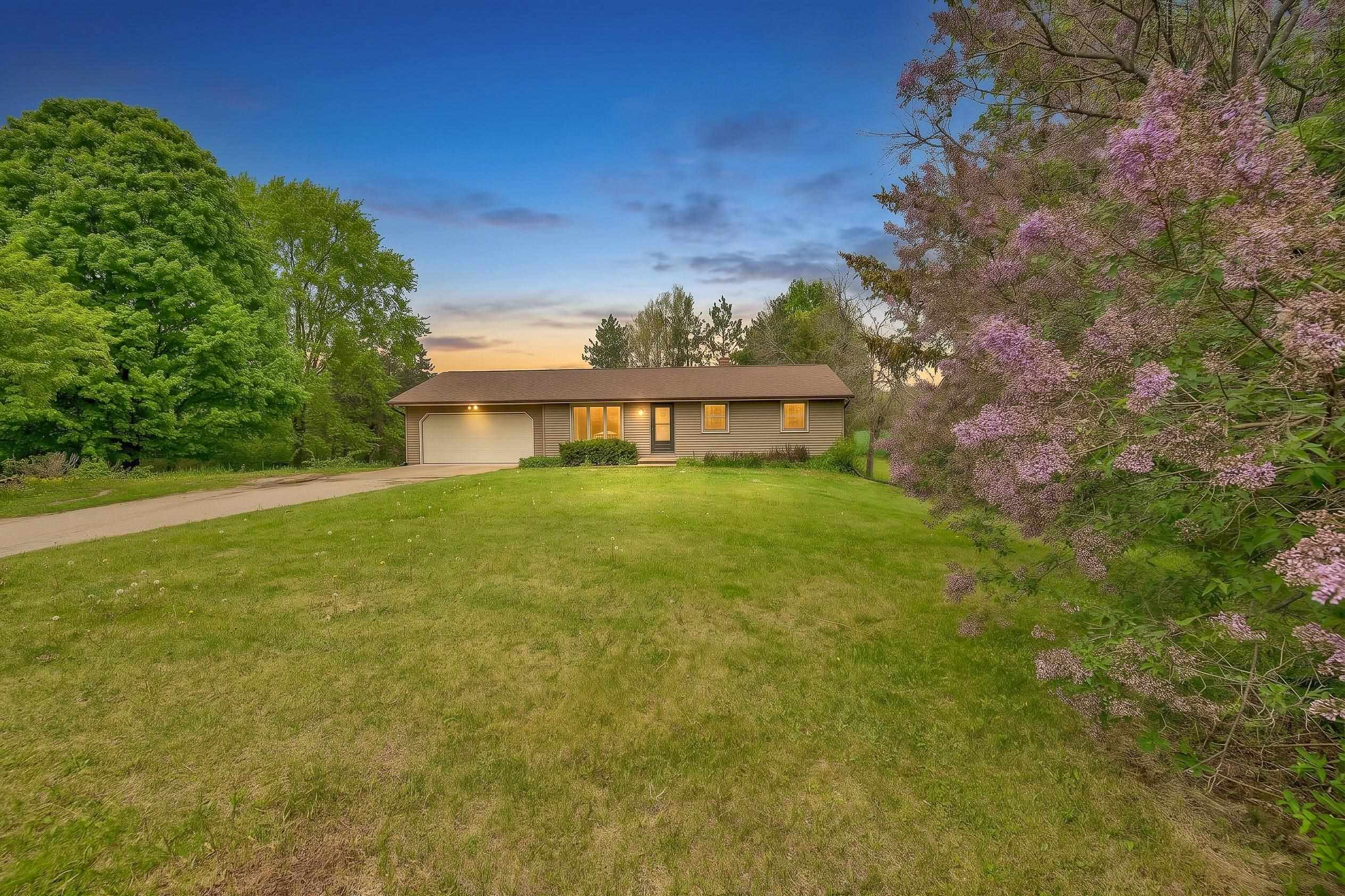 2205 School Road De Pere, WI 54115 - Photo 1 of 48