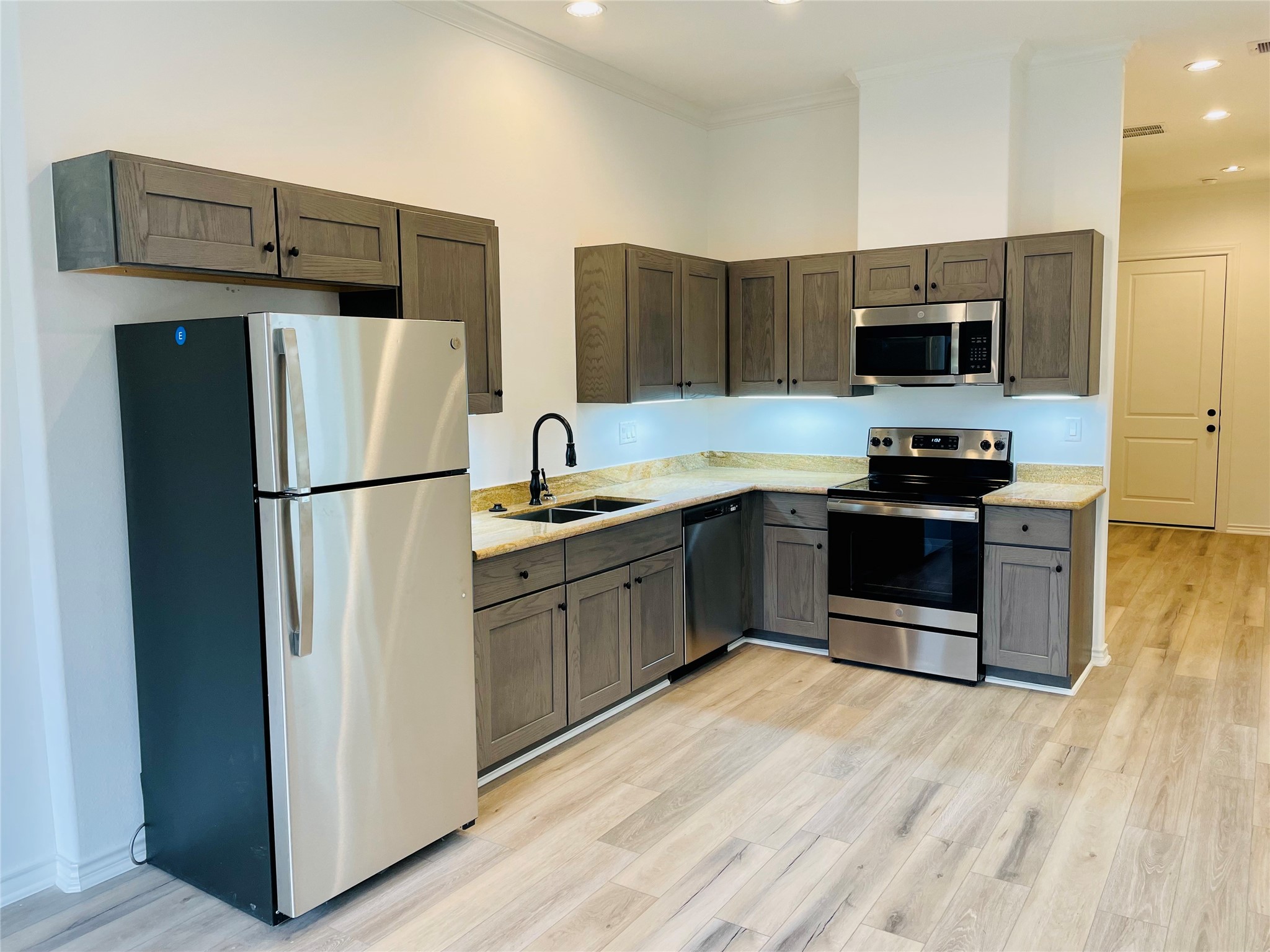 3255 Real Street, Unit A Houston, TX 77087 - Photo 3 of 38