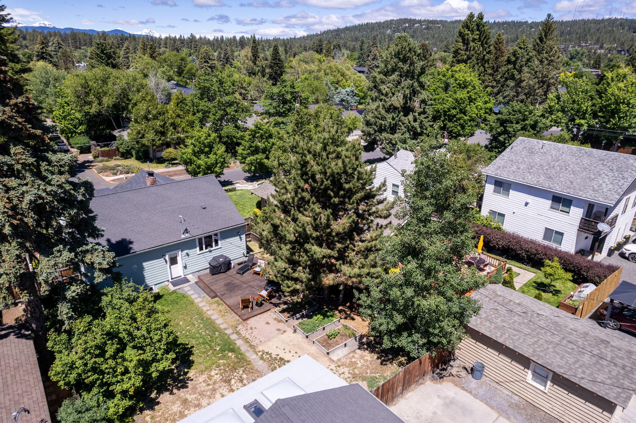 434 Northwest Riverside Boulevard Bend, OR 97703 - Photo 32 of 40 2024_06_17_434_nw_riverside_blvd-58