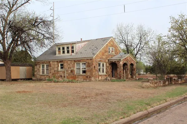 $25,000 | 111 South 7th Avenue, Munday, TX 76371