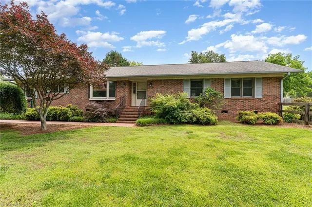 $398,500 | 412 Stage Coach Court, Greensboro, NC 27409