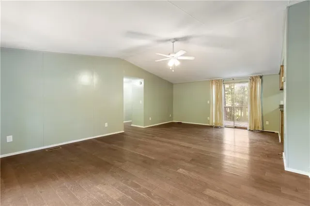 a view of a livingroom with a ceiling fan