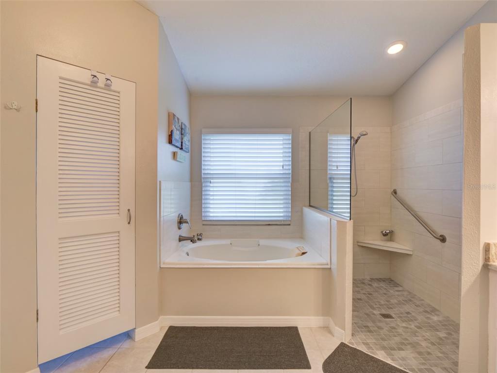 4704 River Ridge Drive Leesburg, FL 34748 - Photo 19 of 40 a bathroom with a bathtub and shower
