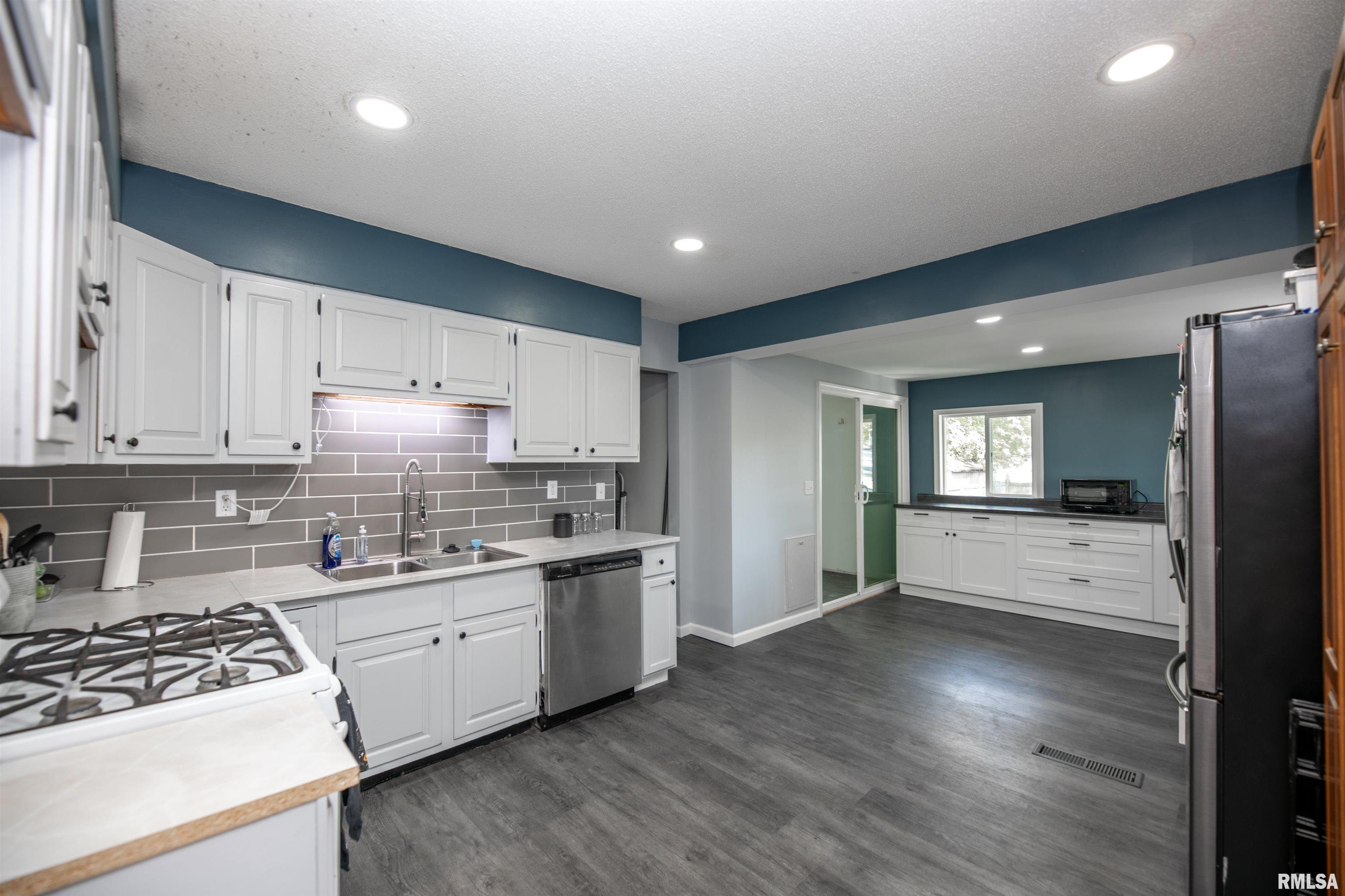 1212 East Adams Street Macomb, IL 61455 - Photo 11 of 47