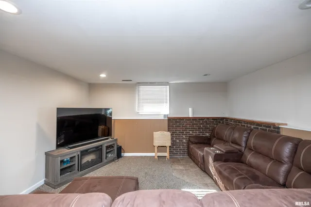 $133,000 | 1212 East Adams Street, Macomb, IL 61455