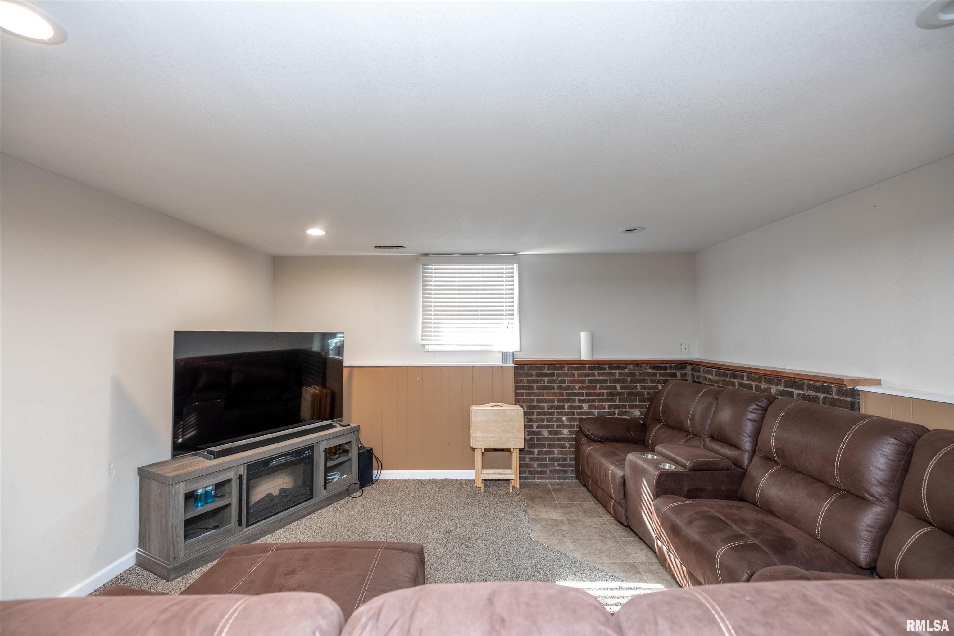 1212 East Adams Street Macomb, IL 61455 - Photo 6 of 47