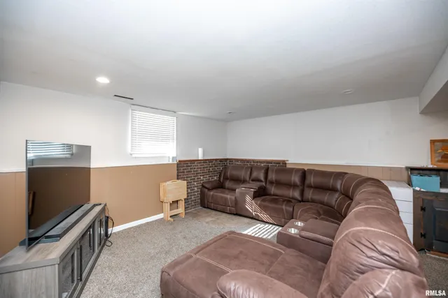 $133,000 | 1212 East Adams Street, Macomb, IL 61455