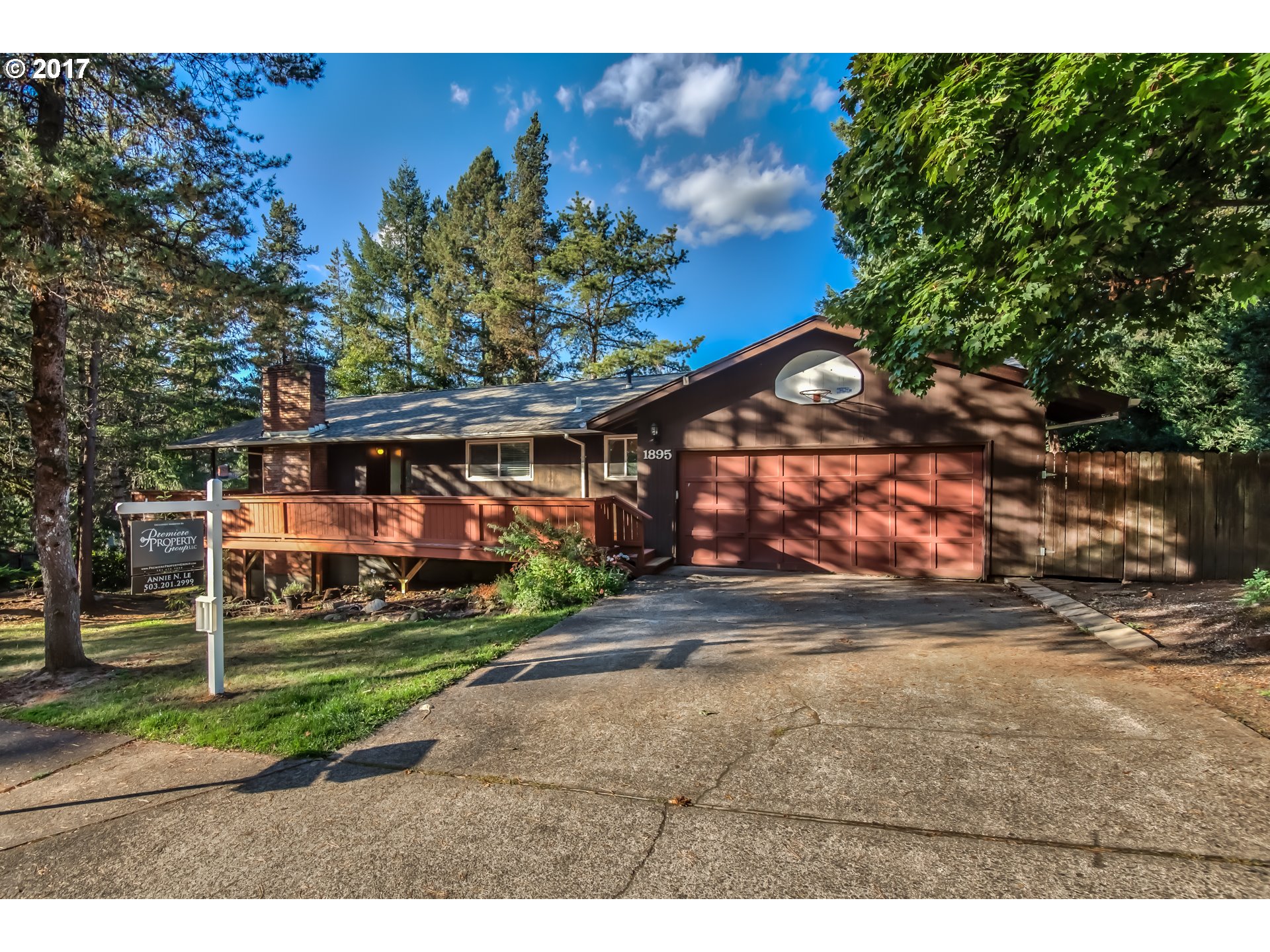1895 Greentree Road Lake Oswego, OR 97034 - Photo 1 of 27 Gallery Image 1