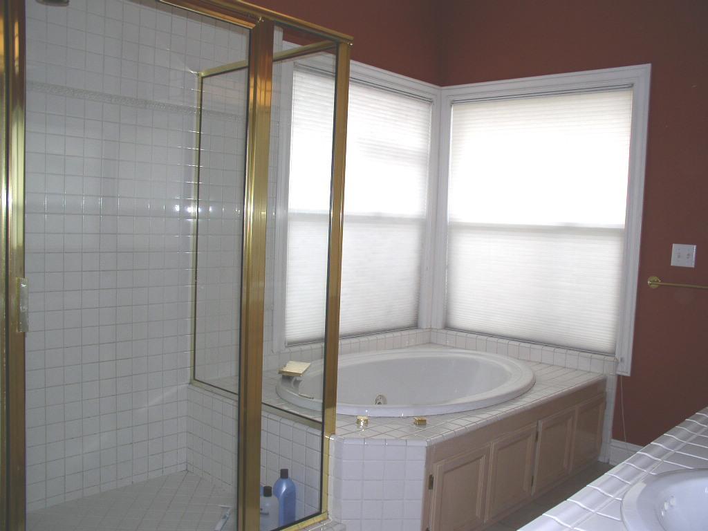 4271 Rutgers Place Redding, CA 96001 - Photo 9 of 13 Master bath