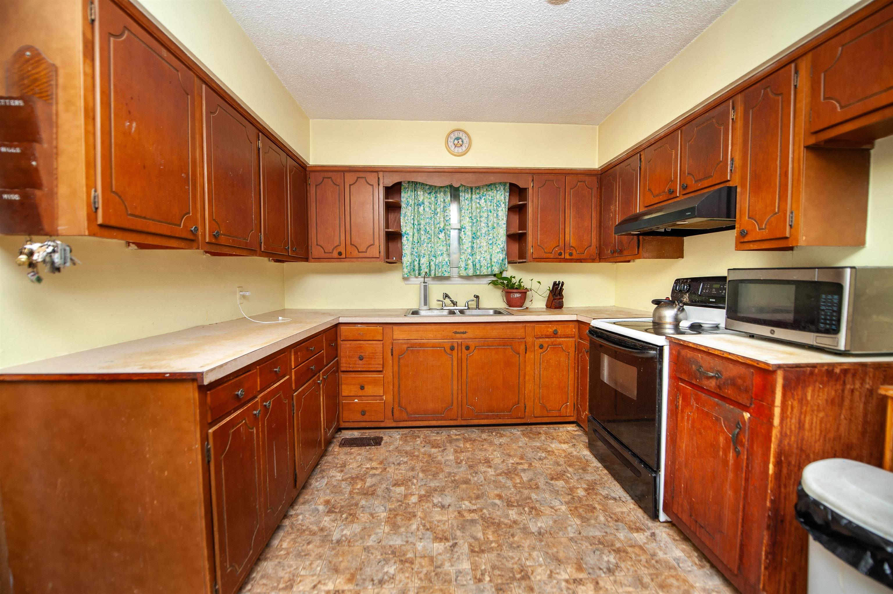 710 Neighborhood Road Wellford, SC 29385 - Photo 7 of 27