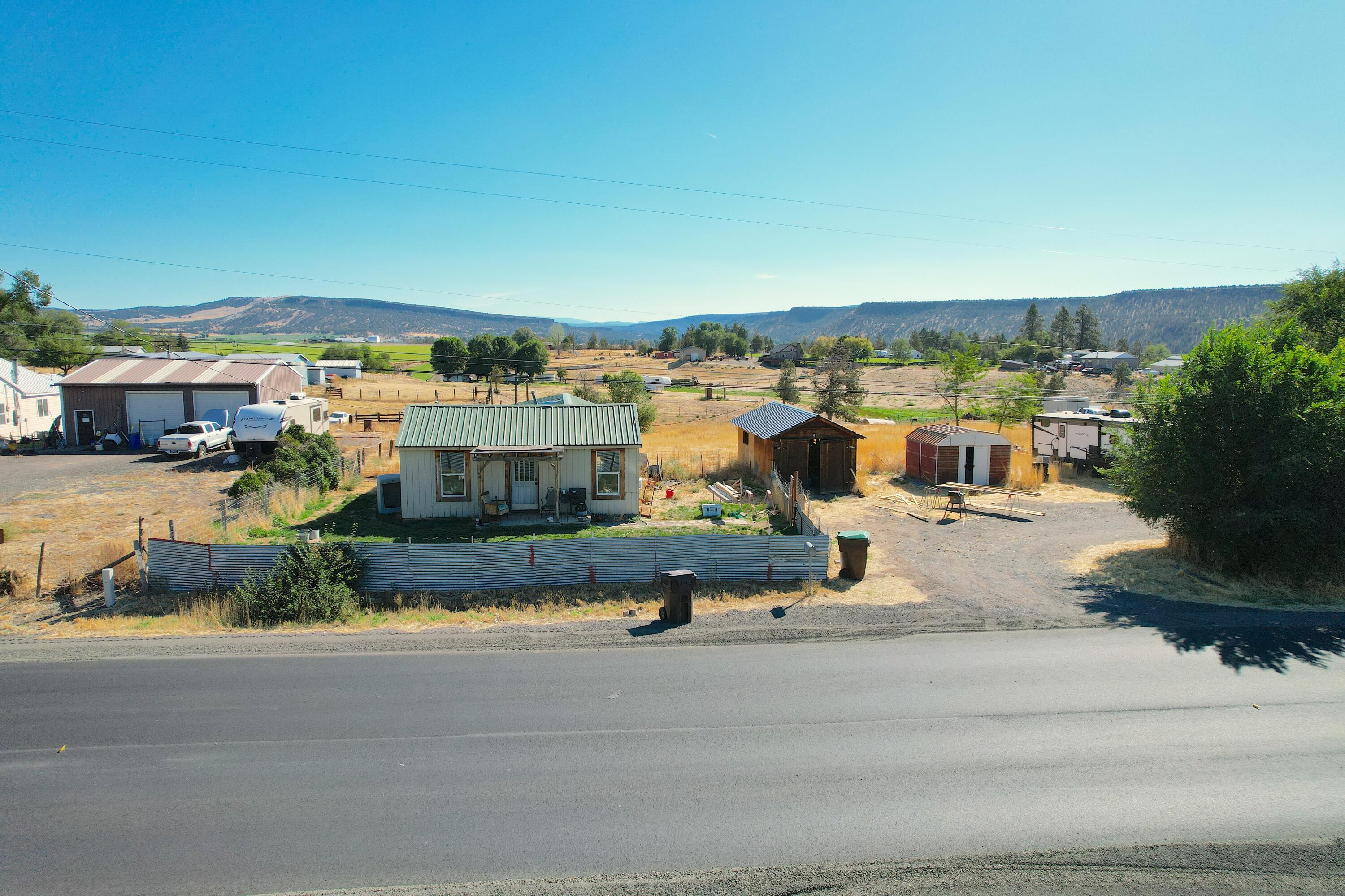 696 North Barnes Road Prineville, OR 97754 - Photo 4 of 23 dji_fly_20240919_103152_377_172676718853