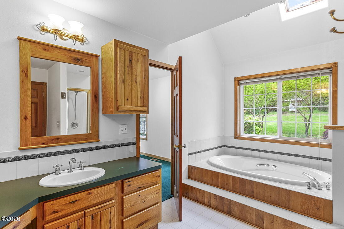 6171 Logsden Road Logsden, OR 97357 - Photo 22 of 72 Bathroom 1- Jack and Jill with bedroom 2