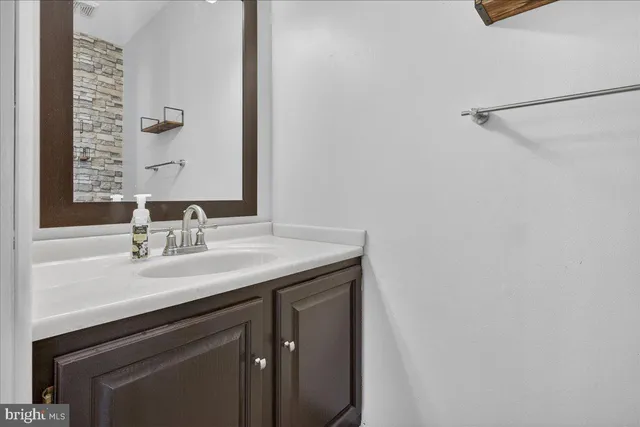 an empty room with wooden floor and ceiling fan