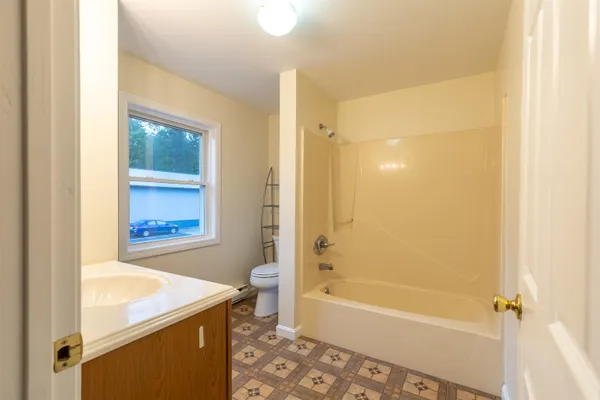 $2,100 | 4 Smoke Street, Unit 1, Barrington, NH 03825