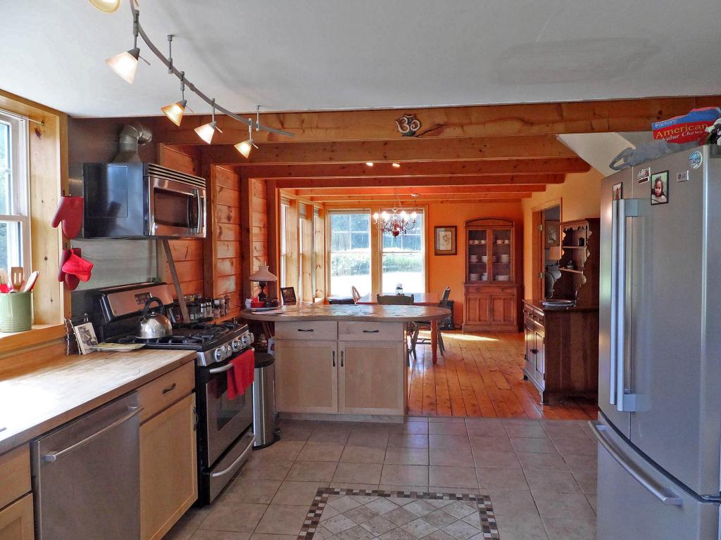 233 Pine Banks Road Putney, VT 05346 - Photo 5 of 23