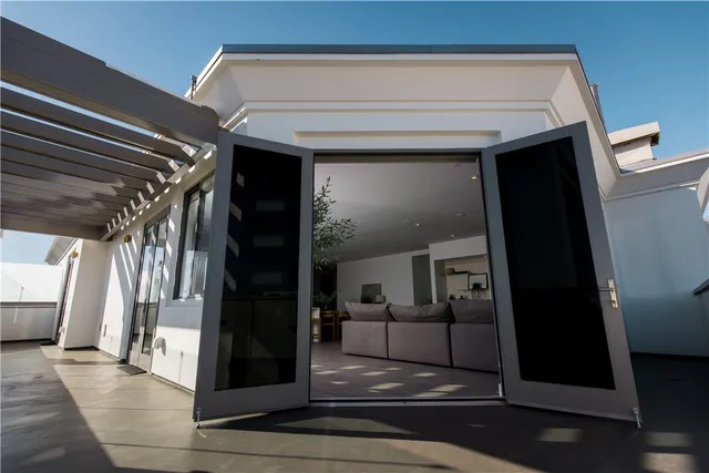 $13,000 | 2210 Newport Boulevard, Unit 302, Newport Beach, CA 92663