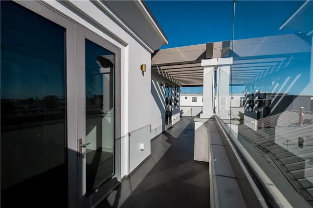 $13,000 | 2210 Newport Boulevard, Unit 302, Newport Beach, CA 92663