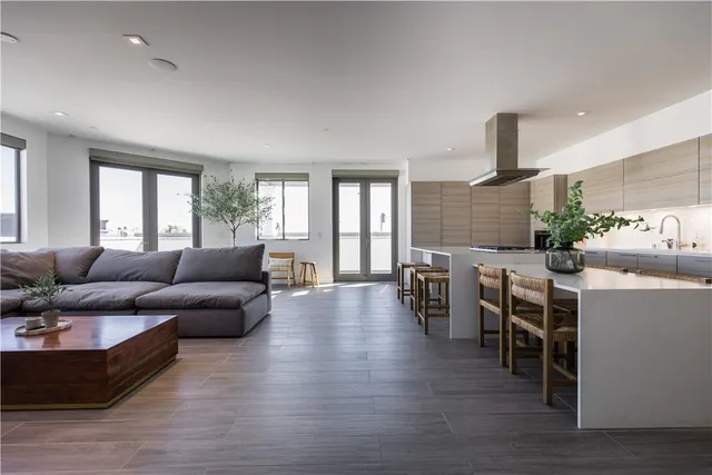 $13,000 | 2210 Newport Boulevard, Unit 302, Newport Beach, CA 92663