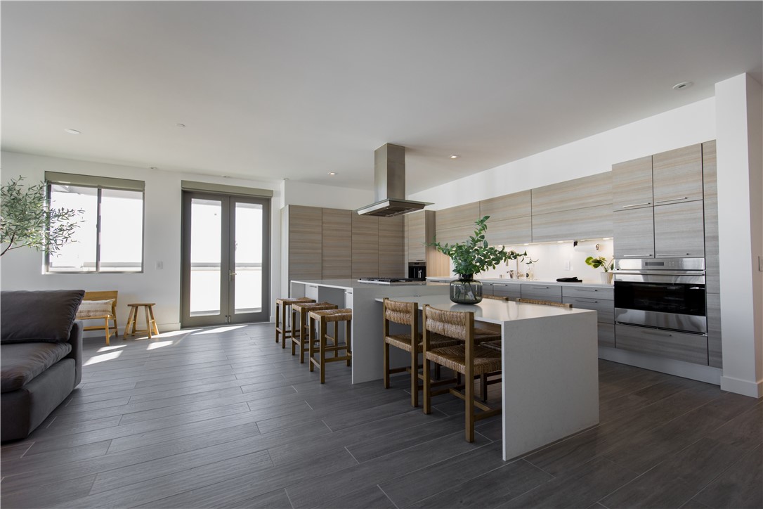 2210 Newport Boulevard, Unit 302 Newport Beach, CA 92663 - Photo 5 of 23