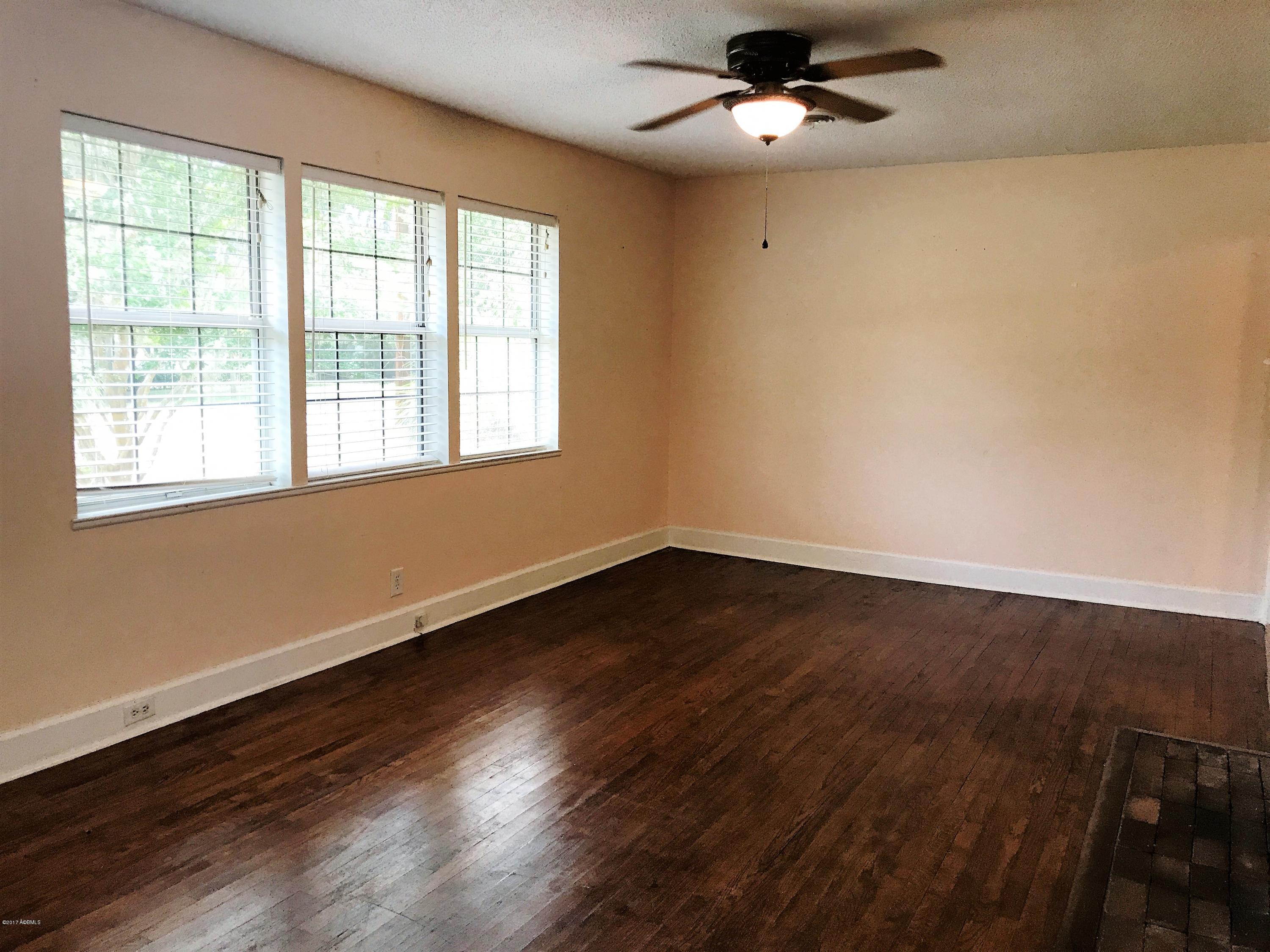 307 Battery Creek Road Beaufort, SC 29902 - Photo 3 of 24 IMG_0315 (2)