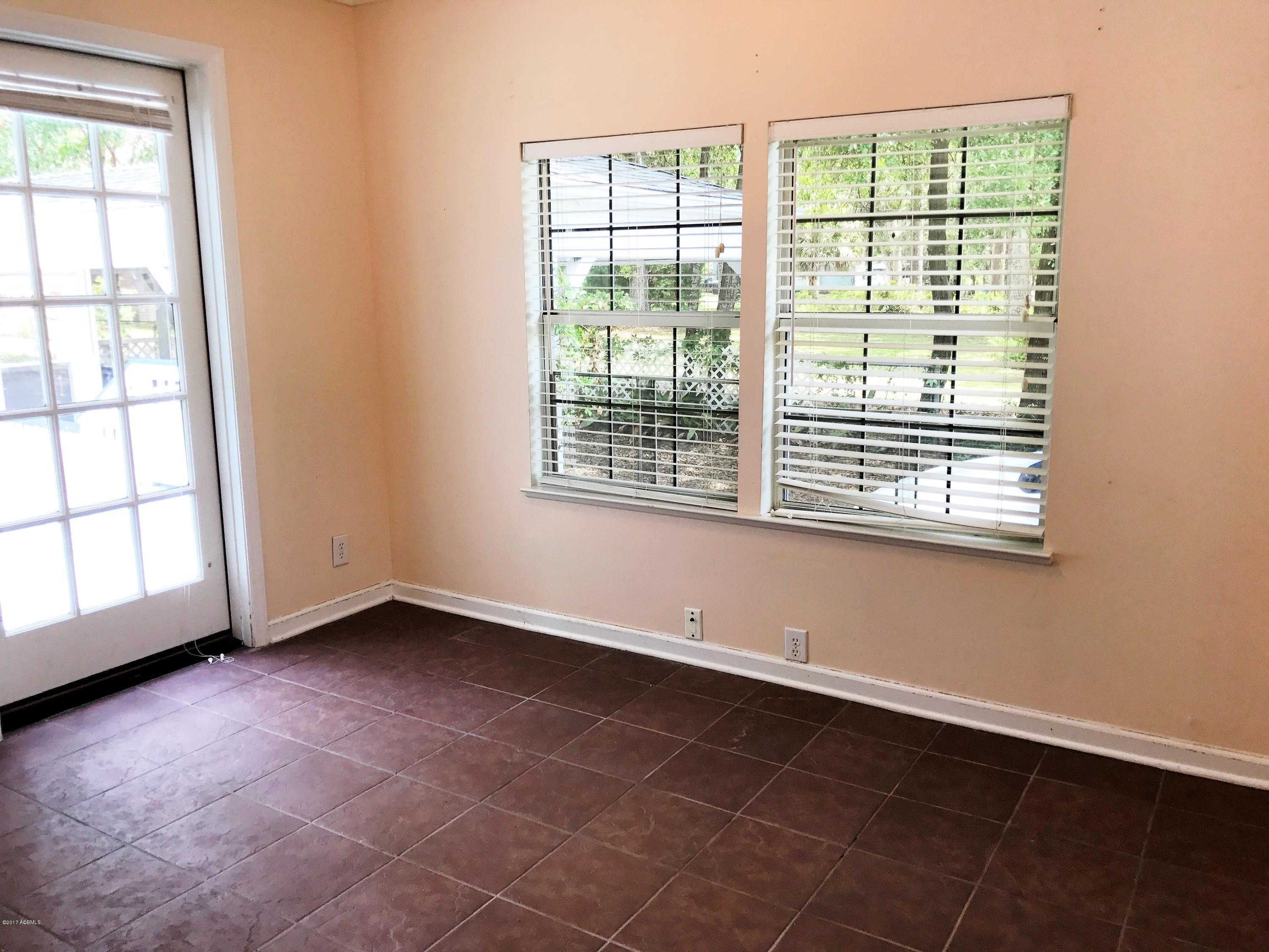307 Battery Creek Road Beaufort, SC 29902 - Photo 10 of 24 IMG_0317 (2)