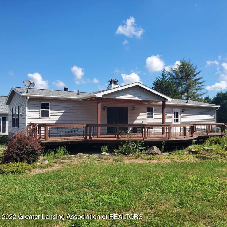 4875 Bond Road Onondaga, MI 49264 - Photo 23 of 38 back deck