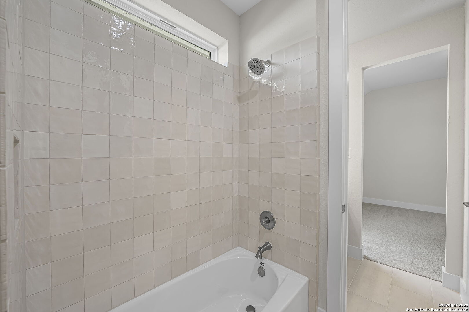 6821 Arbor Falls Fair Oaks Ranch, TX 78015 - Photo 32 of 50 a bathroom with a bathtub