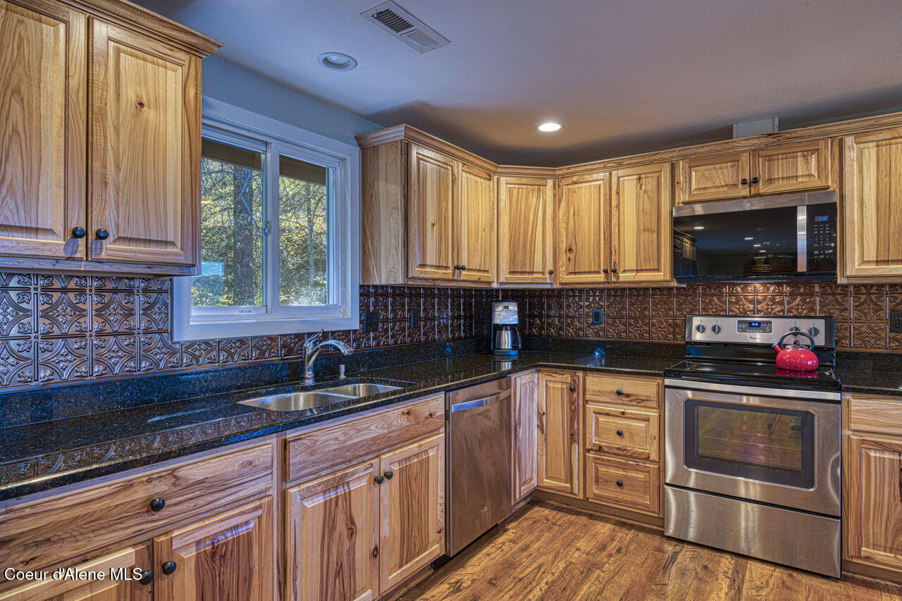2310 Bottle Bay Road Sagle, ID 83860 - Photo 7 of 49 Kitchen
