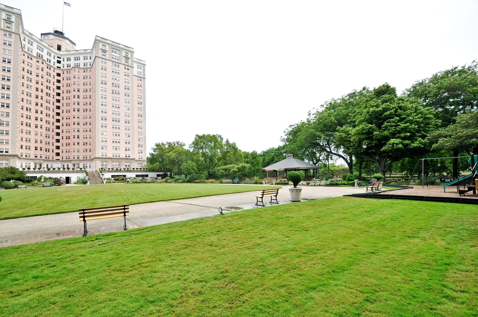5555 North Sheridan Road, Unit 609 Chicago, IL 60640 - Photo 17 of 24 a view of a garden with a lake view