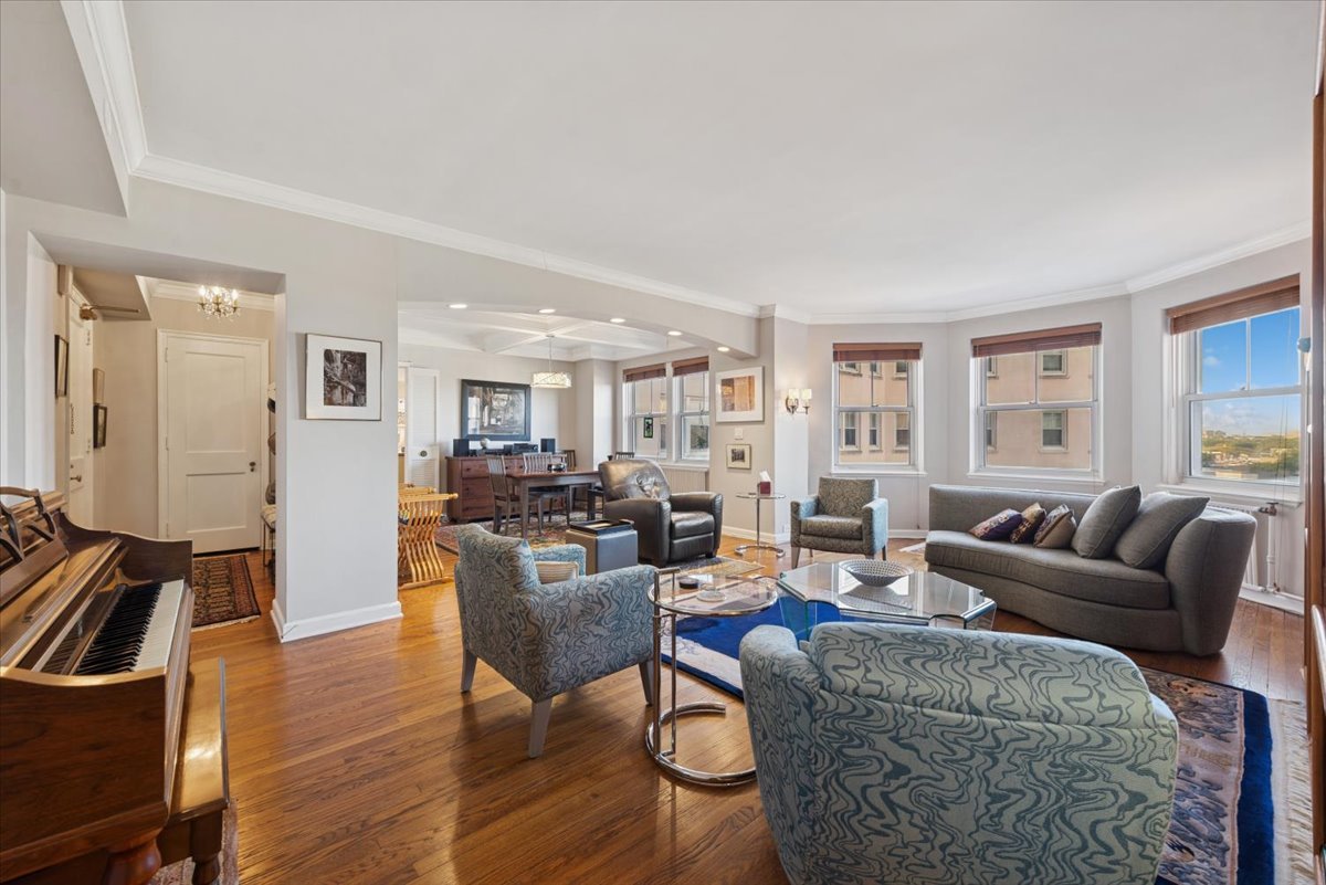 5555 North Sheridan Road, Unit 609 Chicago, IL 60640 - Photo 3 of 24 a living room with furniture wooden floor and a window