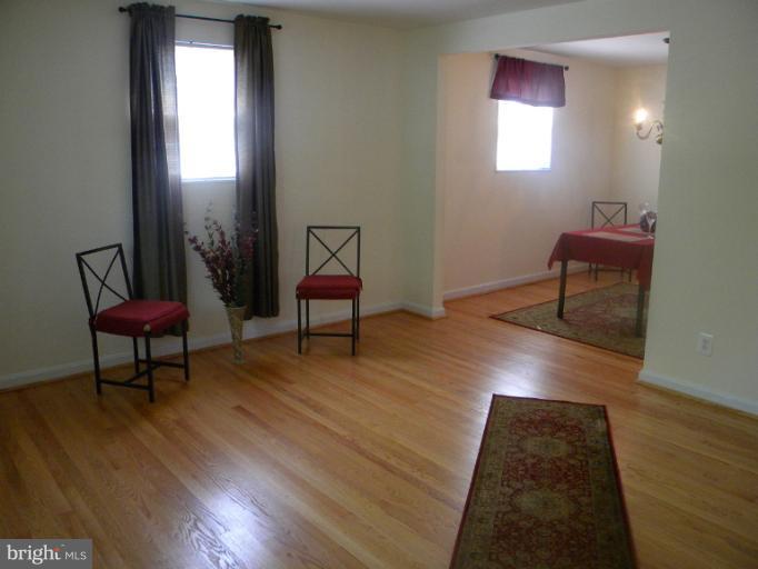11828 Rocking Horse Road Rockville, MD 20852 - Photo 12 of 30 Living Room
