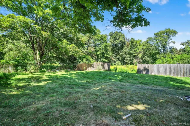a view of house with a yard